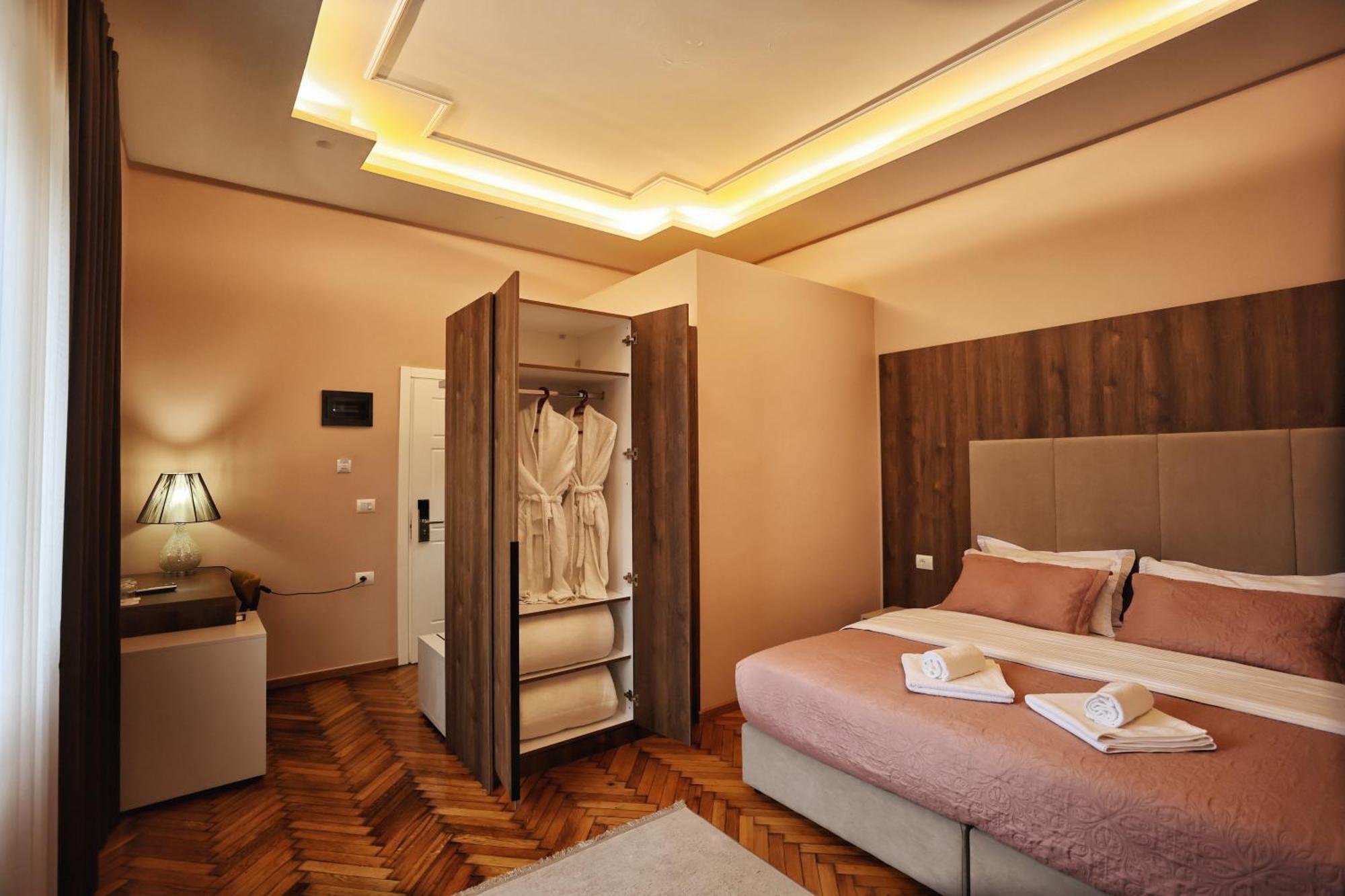 Vila Casablanca - Boutique Hotel & Restaurant Shkoder Exterior photo