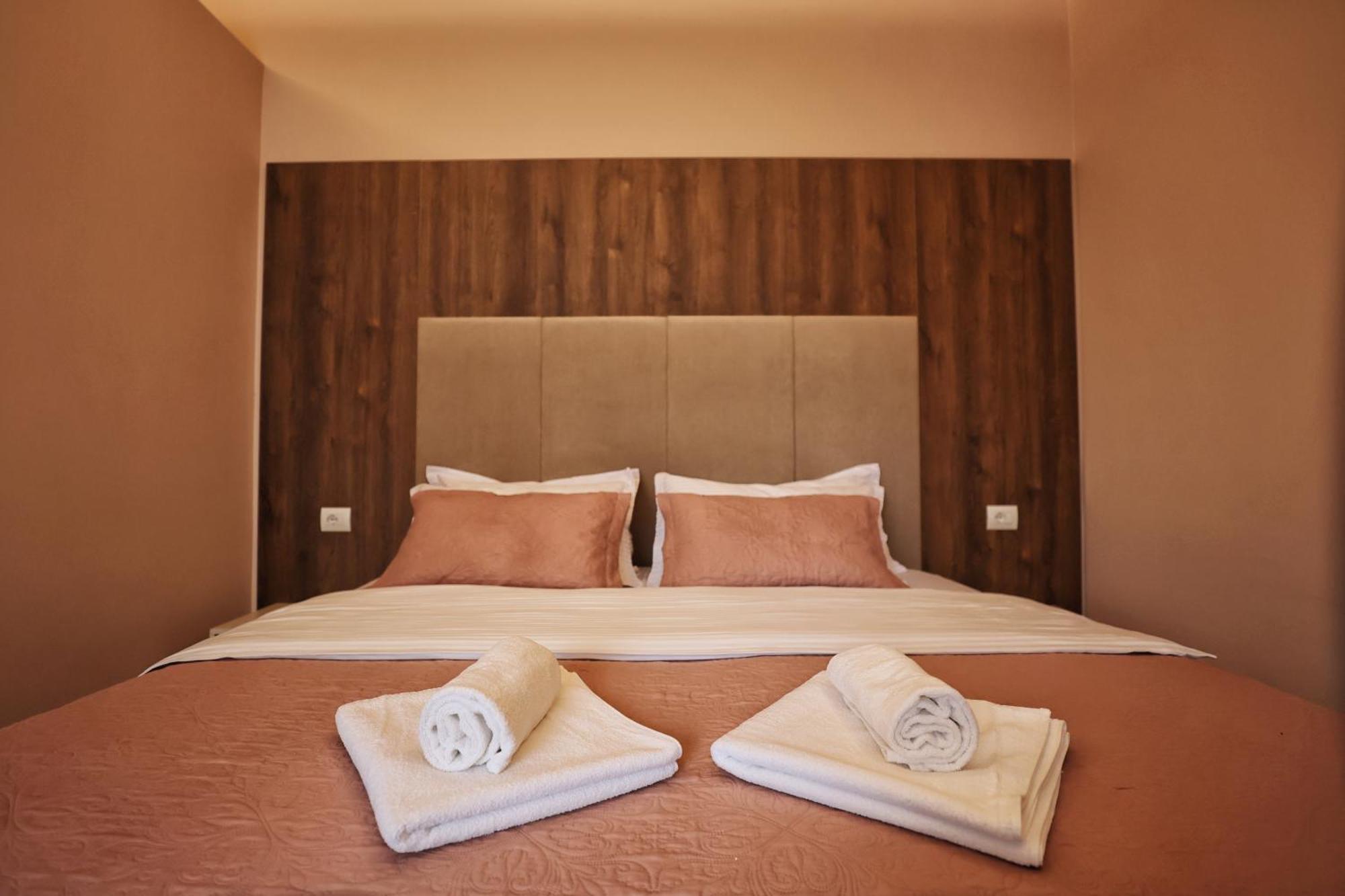 Vila Casablanca - Boutique Hotel & Restaurant Shkoder Exterior photo