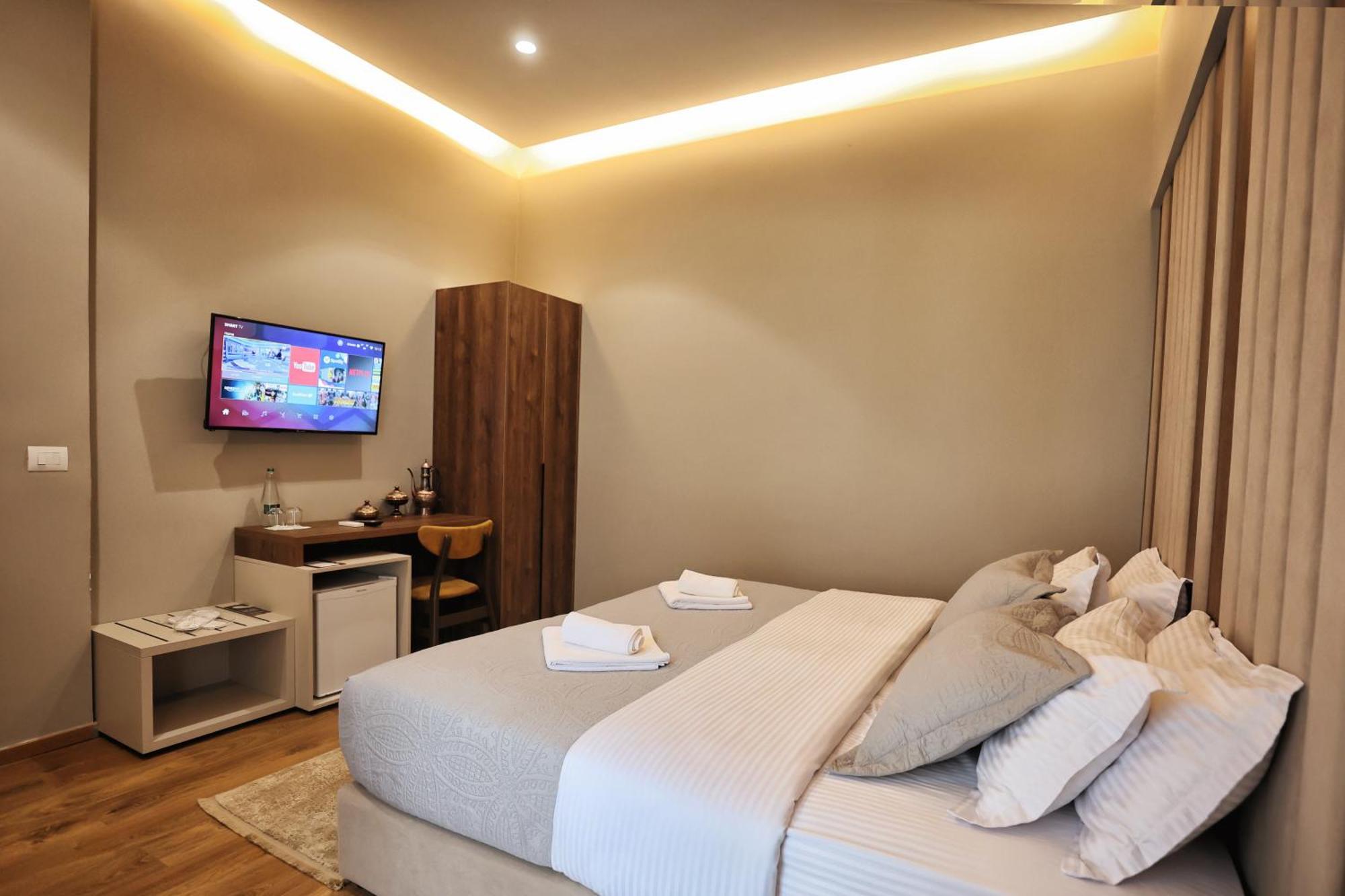 Vila Casablanca - Boutique Hotel & Restaurant Shkoder Exterior photo