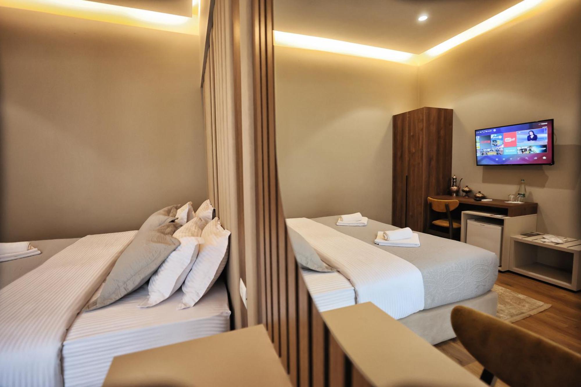 Vila Casablanca - Boutique Hotel & Restaurant Shkoder Exterior photo